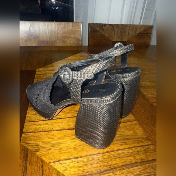 NWT KATY PERRY HTE MEADOW UPPER CROCHET BLACK SANDALS PLATFORM SIZE 9.5 - Picture 7 of 10